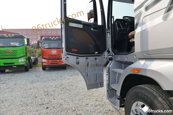 FAW Jiefang J7 Heavy Truck 560hp 6X4(10 wheels) AMT automatic tractor truck (China VI) Cab (2) | 86Trucks