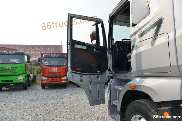 FAW Jiefang J7 Heavy Truck 560hp 6X4(10 wheels) AMT automatic tractor truck (China VI) Cab (1) | 86Trucks