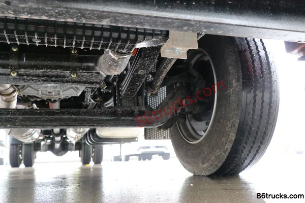 SAIC Hongyan Jiebao H6 240 ch 4X2(6 roues) camion porteur fourgon 9,6 m Châssis (3) | 86Trucks