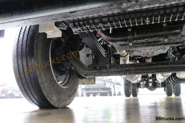 SAIC Hongyan Jiebao H6 240 ch 4X2(6 roues) camion porteur fourgon 9,6 m Châssis (2) | 86Trucks