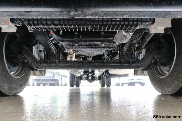 SAIC Hongyan Jiebao H6 240 ch 4X2(6 roues) camion porteur fourgon 9,6 m Châssis (1) | 86Trucks