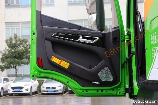 SAIC Hongyan Genlyon H6 Reinforced Edition 390 hp 8X4(12 wheels) 6m Dump Truck (China VI) Cab (3) | 86Trucks
