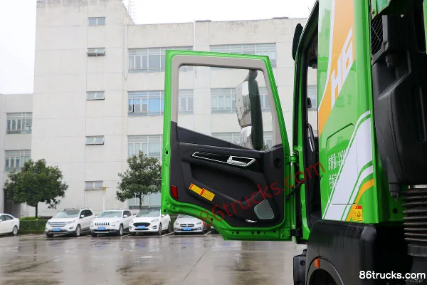 SAIC Hongyan Genlyon H6 Reinforced Edition 390 hp 8X4(12 wheels) 6m Dump Truck (China VI) Cab (1) | 86Trucks