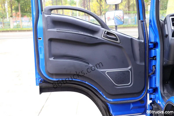 JAC Weiling K5 Super Value Edition 137hp 4X2(6 wheels) 4.18m Single Row Flatbed Light Truck Cab (3) | 86Trucks