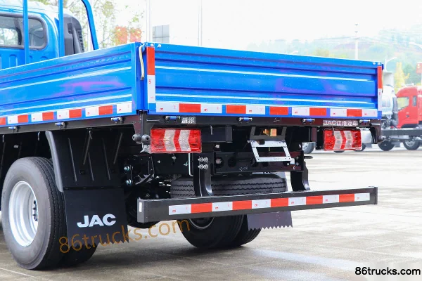 JAC Weiling K5 Super Value Edition 137hp 4X2(6 wheels) 4.18m Single Row Flatbed Light Truck Body (3) | 86Trucks