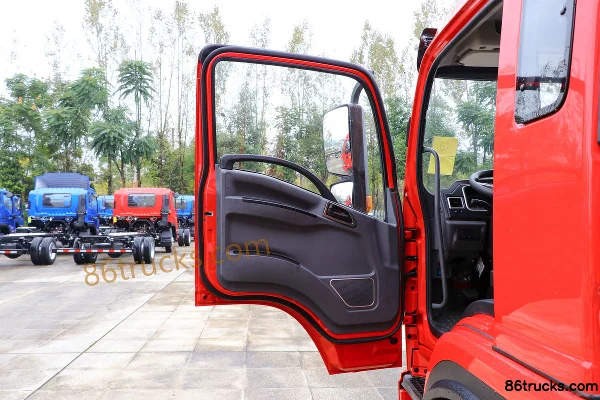 JAC Weiling K8 170hp 4X2(6 wheels) 5.48m Semi-row Flatbed Cargo Truck (China VI) Cab (1) | 86Trucks