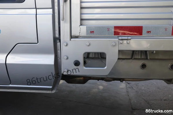 Dongfeng C51 2021 Standard 1.6L 122hp 4X2(6 wheels) Gasoline 3.2m Single Row Flatbed Mini Truck (China VI) Body (2) | 86Trucks