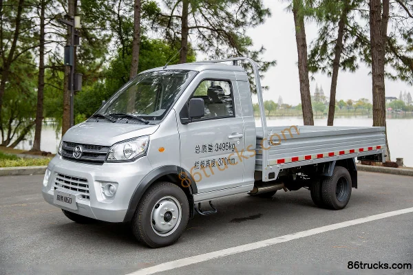 XINLONGMA Qiteng N60 Standard 1.5L 116 hp 4X2(6 wheels) 3.2m Single Row Flatbed Light Truck (China VI) Exterior (3) | 86Trucks