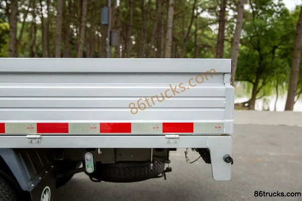 XINLONGMA Qiteng N60 Standard 1.5L 116 hp 4X2(6 wheels) 3.2m Single Row Flatbed Light Truck (China VI) Body (3) | 86Trucks