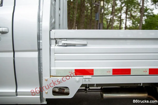 XINLONGMA Qiteng N60 Standard 1.5L 116 hp 4X2(6 wheels) 3.2m Single Row Flatbed Light Truck (China VI) Body (1) | 86Trucks