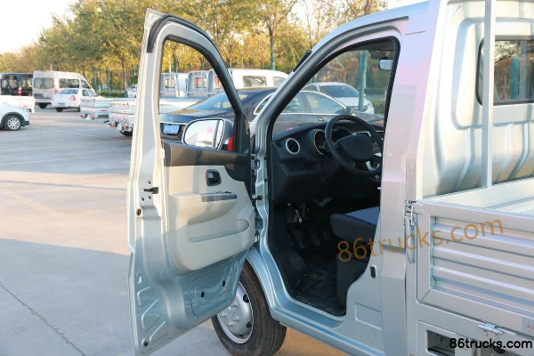Ankai Xingka L2 Series 1.6L Basic 122 hp 4X2(6 wheels) Gasoline 2.52m Double Row Stake Light Truck (China VI) Cab (1) | 86Trucks