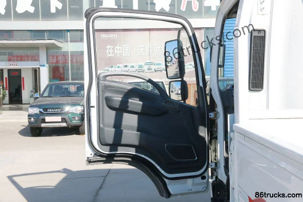 Qingling Isuzu M100 120hp 4X2(6 wheels) 4.205m Single Row Flatbed Light Truck (China VI) Cab (2) | 86Trucks