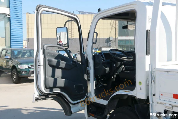 Qingling Isuzu M100 120hp 4X2(6 wheels) 4.205m Single Row Flatbed Light Truck (China VI) Cab (1) | 86Trucks