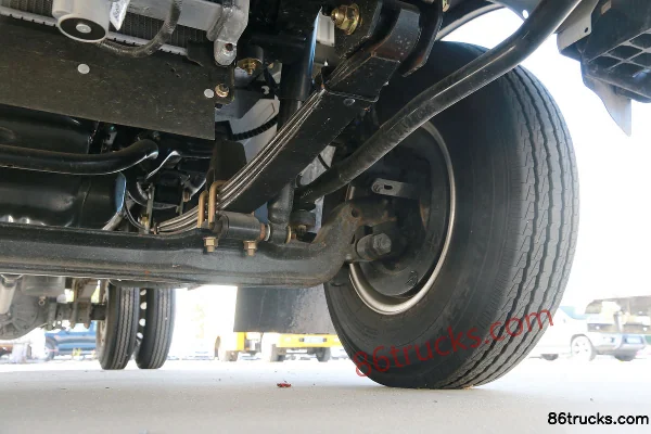 Qingling Isuzu M100 120hp 4X2(6 wheels) 4.205m Single Row Flatbed Light Truck (China VI) Chassis (3) | 86Trucks