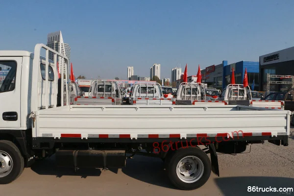 Yuejin Fuxing S80 1.5L 113 hp 4X2(6 wheels) Gasoline 3.65m Single Row Flatbed Light Truck (China VI) Body (1) | 86Trucks