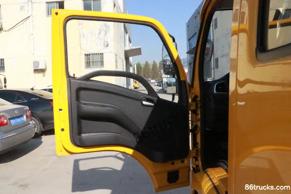 Yuejin Fuxing S100Plus 115 hp 4X2(6 wheels) 2.65m Double Row Flatbed Light Truck (China VI) Cab (1) | 86Trucks