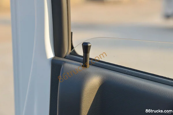 Yuejin Fuxing S80 1.5L 113hp 4X2(6 wheels) Gasoline 3.05m Double Row Panel Mini Truck (China VI) Cab (3) | 86Trucks