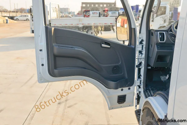 Yuejin Fuxing S80 1.5L 113hp 4X2(6 wheels) Gasoline 3.05m Double Row Panel Mini Truck (China VI) Cab (2) | 86Trucks