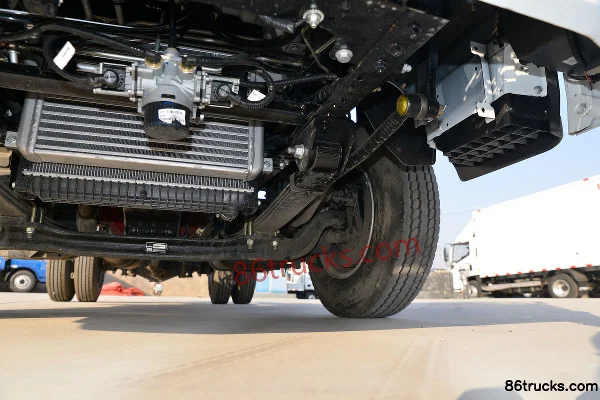 Yuejin Fuxing S100V 132hp 4X2(6 wheels) 4.05m single-row flatbed light truck (air brake) Chassis (3) | 86Trucks