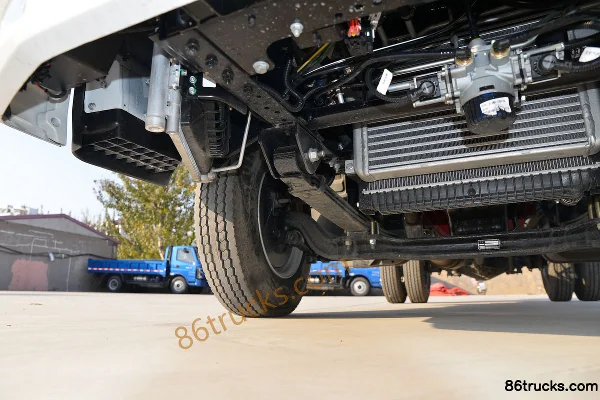 Yuejin Fuxing S100V 132hp 4X2(6 wheels) 4.05m single-row flatbed light truck (air brake) Chassis (2) | 86Trucks
