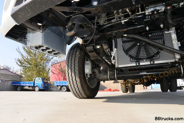 Yuejin Fuxing S80 95 hp 4X2(6 wheels) 4.05m single-row cab stake truck (China VI) Chassis (2) | 86Trucks