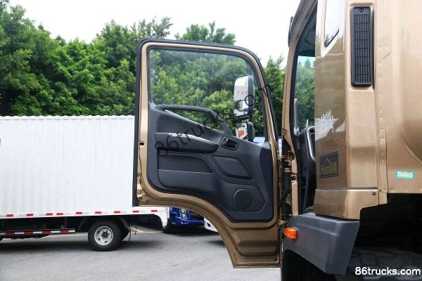 Foton Aoling Big Bee (formerly 9 Series) 240 hp 4X2(6 wheels) 7.8m semi-sleeper cargo truck (China VI) Cab (1) | 86Trucks