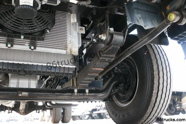Yuejin Chaoyun H500 156 hp 4X2(6 wheels) 4.2m Single Row Cage Light Truck Chassis (3) | 86Trucks