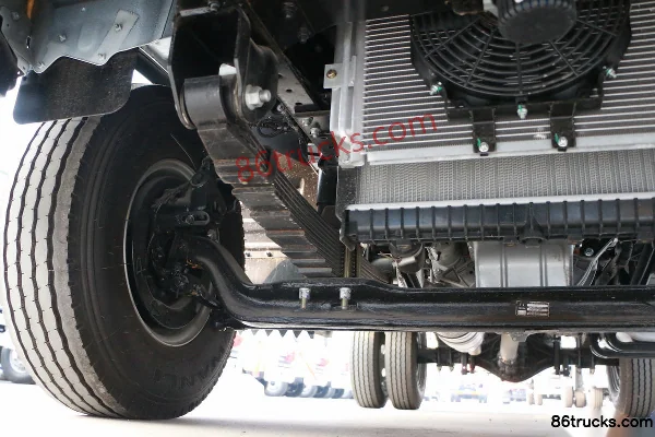 Yuejin Chaoyun H500 156 hp 4X2(6 wheels) 4.2m Single Row Cage Light Truck Chassis (2) | 86Trucks