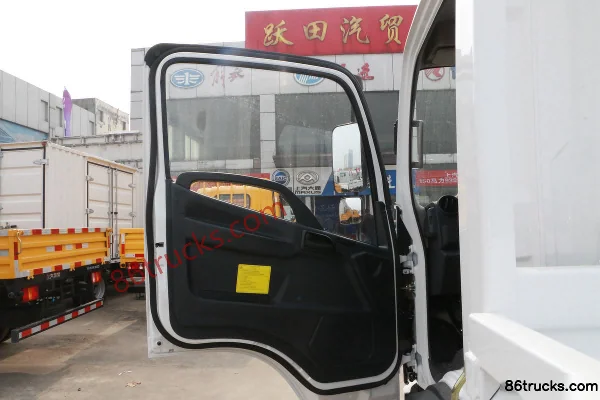 FAW Jiefang Hu VH 160hp 4X2(6 wheels) 4.16m single-row flatbed light truck Cab (1) | 86Trucks