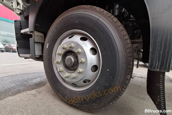 Sinotruk HOWO TX 330 hp 6X2(8 wheels) 9.6m lift-door van truck (China VI) Chassis (3) | 86Trucks