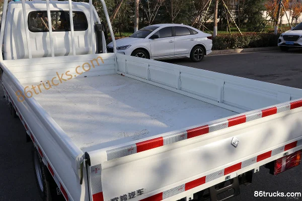 Tangjun Ouling V5 Series 122 hp 4X2(6 wheels) 4.005m Single Row Flatbed Light Truck (China VI) Body (1) | 86Trucks