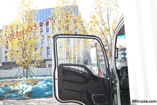 Ouling S3 Feiyang Edition 130hp 4X2(6 wheels) 3.88m Semi-Sleeper Van Light Truck (China VI) Cab (2) | 86Trucks
