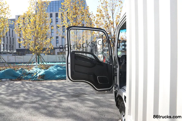 Ouling S3 Feiyang Edition 130hp 4X2(6 wheels) 3.88m Semi-Sleeper Van Light Truck (China VI) Cab (1) | 86Trucks