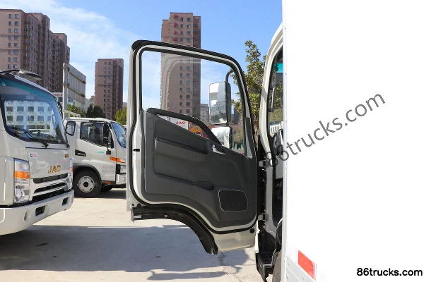 JAC Shuailing Q6 160 ch 4X2(6 roues) Camion frigorifique 4,015 m (China VI) (Xingrui) Cabine (1) | 86Trucks