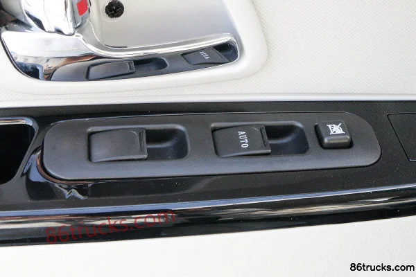 Jinbei New Hiace S 2021 Wealth Central AC 102hp 1.5L 7-Seat Van Cab (3) | 86Trucks