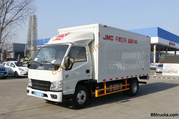 JMC Shunwei Wide Body 143 hp 4X2(6 wheels) 3.8m Semi-Row Van Light Truck (China VI) (Air Brake) Exterior (3) | 86Trucks