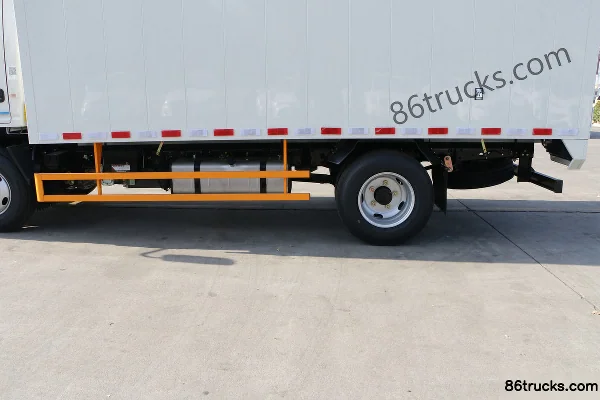 JMC Shunwei Wide Body 143 hp 4X2(6 wheels) 3.8m Semi-Row Van Light Truck (China VI) (Air Brake) (3) | 86Trucks