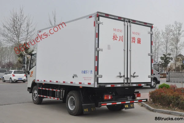 Sinotruk HOWO Hanjiang 160 ch 4X2(6 roues) Camion frigorifique 4,06 m (marque Songchuan) Extérieur (3) | 86Trucks