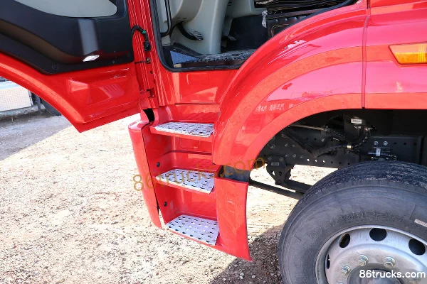 Sinotruk HOWO N5W medium truck top version 220hp 4X2(6 wheels) 6.75m stake cargo truck (China VI) Cab (1) | 86Trucks