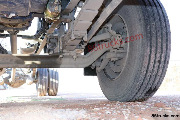 Sinotruk HOWO N5W medium truck top version 220hp 4X2(6 wheels) 6.75m stake cargo truck (China VI) Chassis (3) | 86Trucks