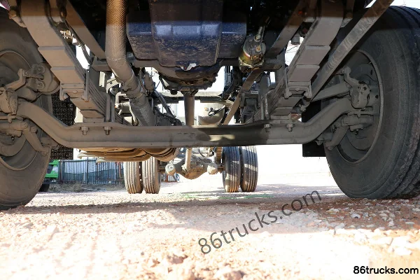 Sinotruk HOWO N5W medium truck top version 220hp 4X2(6 wheels) 6.75m stake cargo truck (China VI) Chassis (1) | 86Trucks