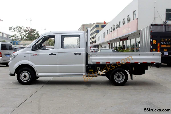 Dongfeng Xiaobawang W18 1.6L 122 ch 4X2(6 roues) 2,55 m micro camion à plateau ridelles cabine double (essieu arrière 2T) (China VI) Extérie