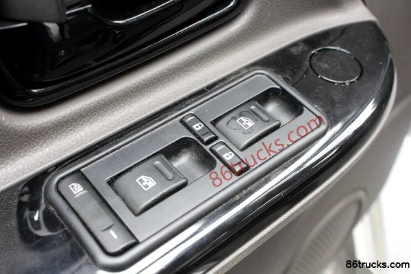 Dongfeng Xiaobawang W18 1.6L 122 ch 4X2(6 roues) 2,55 m micro camion à plateau ridelles cabine double (essieu arrière 2T) (China VI) (3) | 8