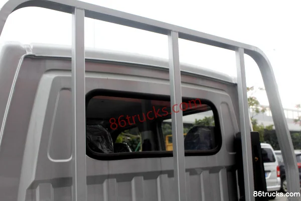 Dongfeng Xiaobawang W18 1.6L 122 ch 4X2(6 roues) 2,55 m micro camion à plateau ridelles cabine double (essieu arrière 2T) (China VI) Carross