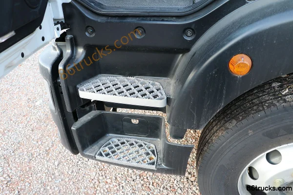 Sinotruk Sitrak G5 310 ch 6X2(8 roues) camion porteur à ridelles 8,6 m Cabine (3) | 86Trucks