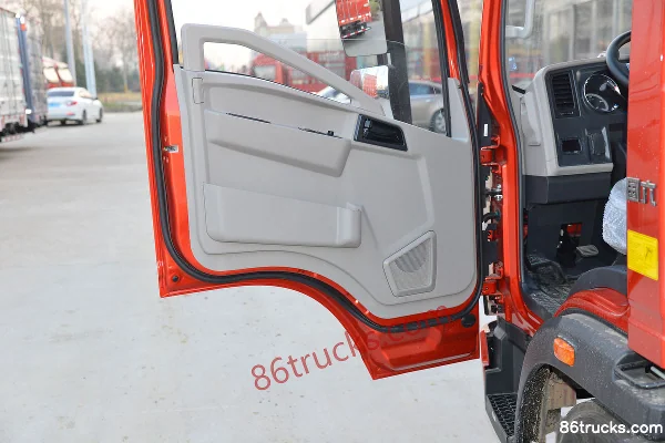 Sinotruk HOWO Tongshuai 150 hp 4X2(6 wheels) 4.15m single-row stake truck (China VI) Cab (3) | 86Trucks