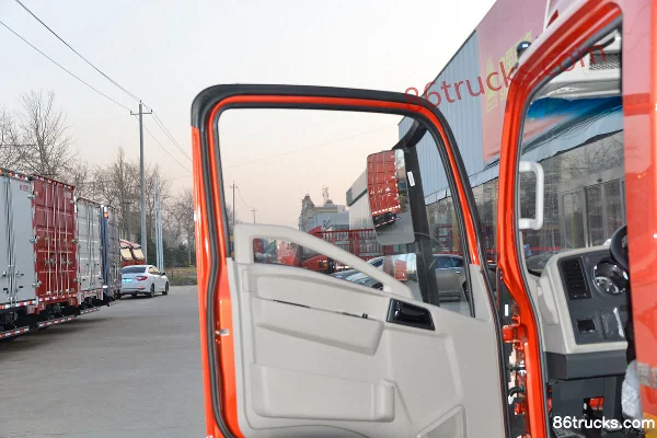 Sinotruk HOWO Tongshuai 150 hp 4X2(6 wheels) 4.15m single-row stake truck (China VI) Cab (2) | 86Trucks
