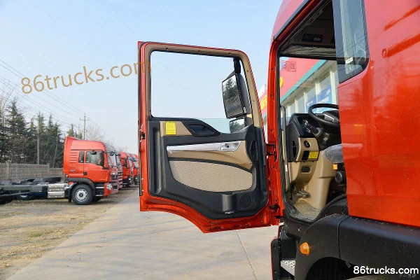 Sinotruk HOWO TX 245 hp 4X2(6 wheels) 6.8m Van Truck (China VI) Cab (1) | 86Trucks