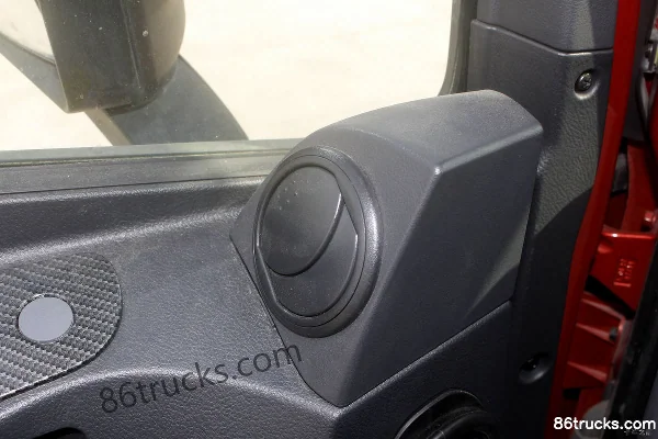 Foton Auman GTL 6 series heavy truck 430 hp 6X4(10 wheels) tractor truck Cab (2) | 86Trucks