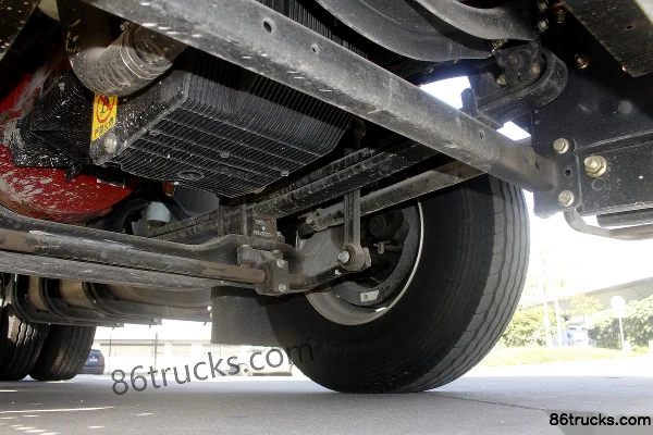 Foton Auman GTL 6 series heavy truck 430 hp 6X4(10 wheels) tractor truck Chassis (3) | 86Trucks
